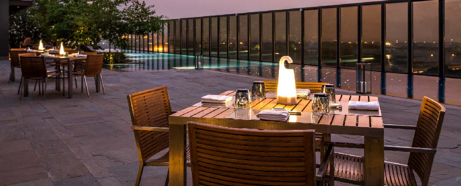 Tara Rooftop Pool & Lounge