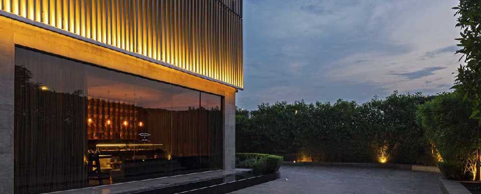 Roseate House Pourch